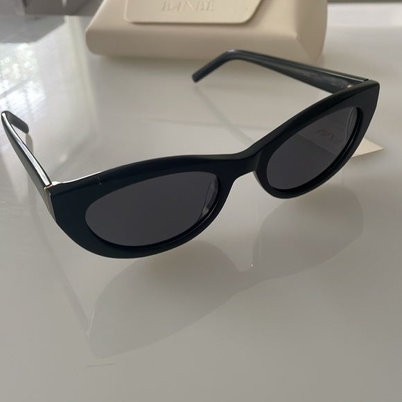 BANBÉ The Estella Black Sunglasses. New With Case. - Picture 4 of 9